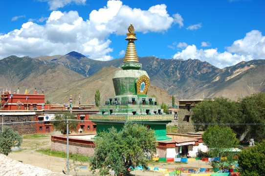 西藏桑耶寺绿塔