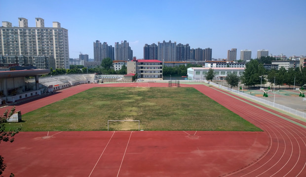 大学校园运动场