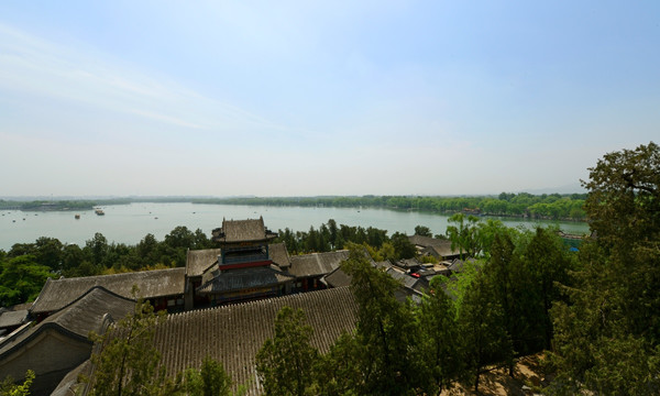 北京颐和园万寿山俯瞰昆明湖