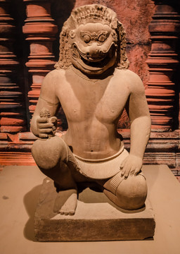 狮头护法雕塑 吴哥时期