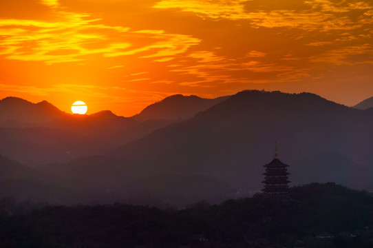 雷峰夕照