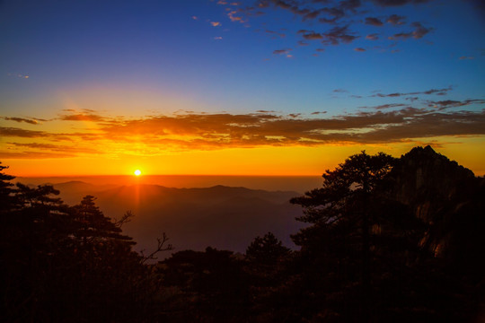 黄山晚霞