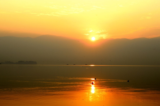 红霞 湖泊