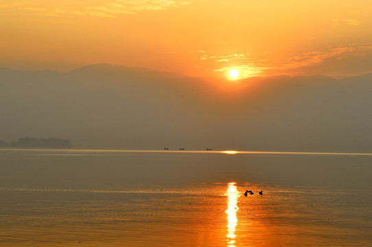 海上日出