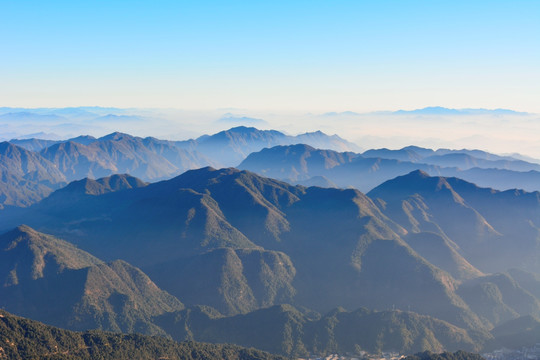 高山峻岭