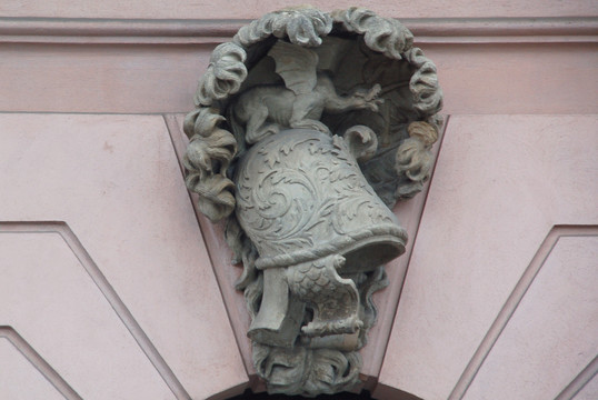 德国历史博物馆门楣头盔雕塑