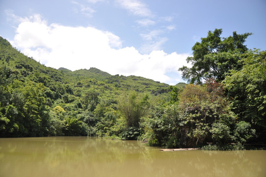 绿水青山蓝天白云河流