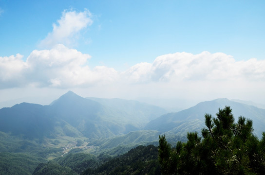 明月山风光 青山白云