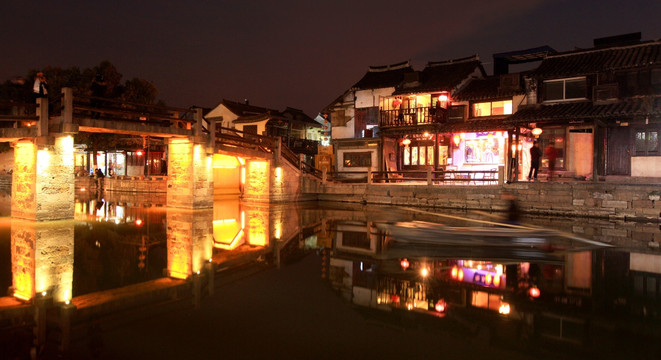 水乡古镇夜景