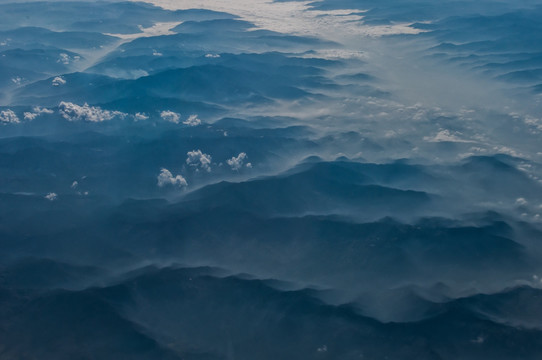 云雾里的高山