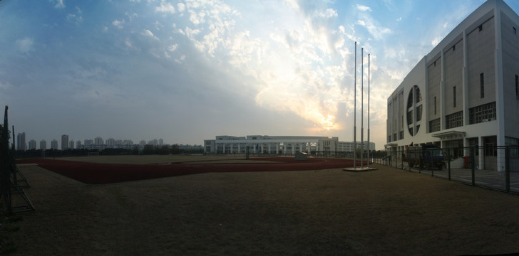 学校操场全景