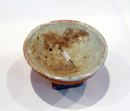 元代方墩瓷碗水浮针