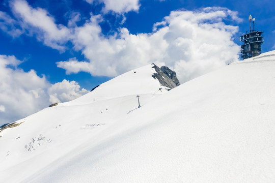 铁力士山雪峰