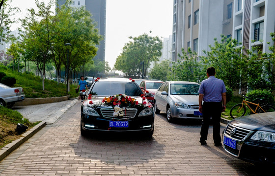 婚车 小区 结婚