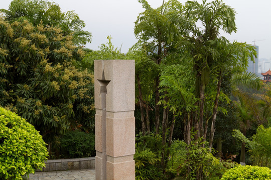 百色起义纪念馆 红星石柱