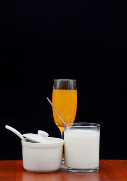 牛奶果汁图片