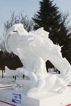 鳄鱼雪雕