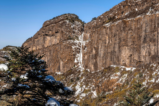 禄劝轿子雪山