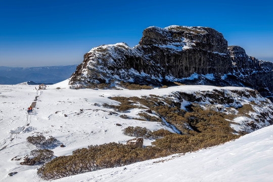 祿勸轎子雪山