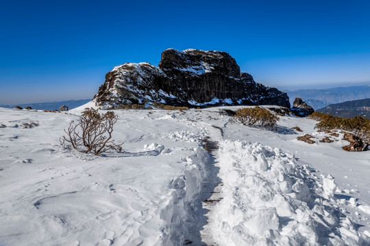 禄劝轿子雪山