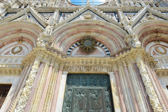 锡耶纳教堂大门