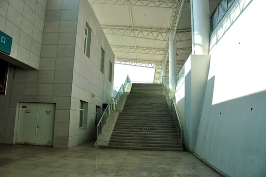 动车站站房楼梯