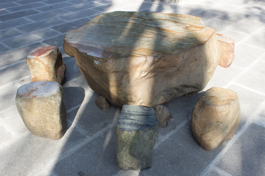 石头桌椅