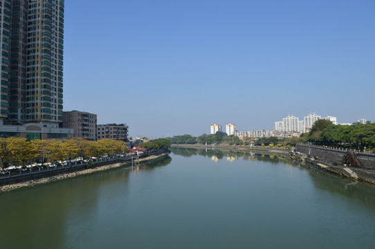 江滨风景