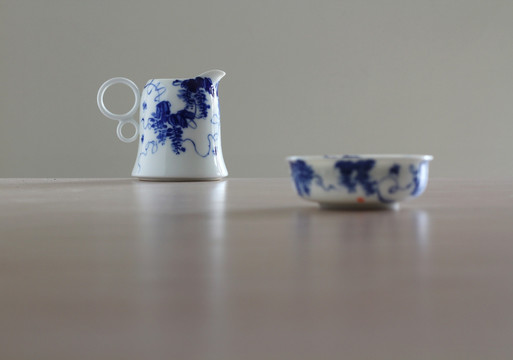 青花瓷茶壶茶杯