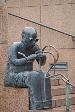 柏林大型喷泉雕塑局部 编织的人