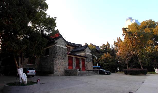 南京大学