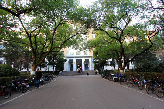 南京大学