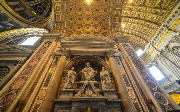 梵蒂冈大教堂大厅雕像