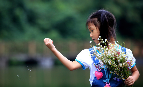 女孩和鲜花