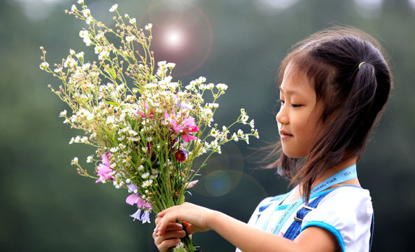 女孩和鲜花