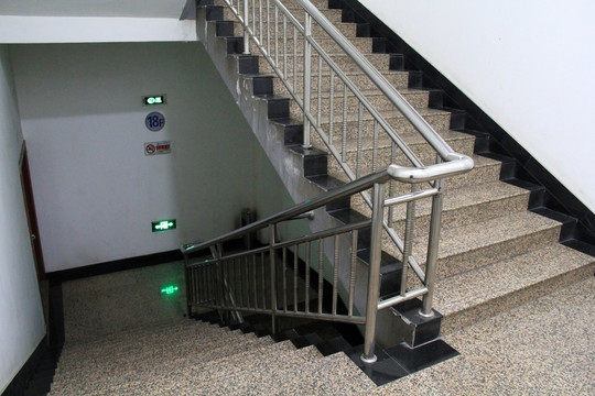 楼梯 安全通道