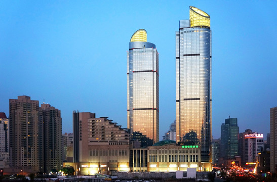 上海恒隆港汇广场购物中心夜景