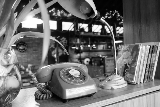 老式电话机（黑白）