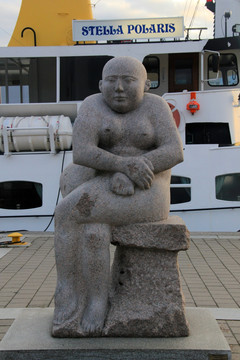 瑞典额德布如市港口欧洲人物雕塑