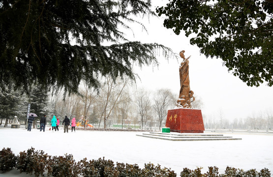 公园雪景