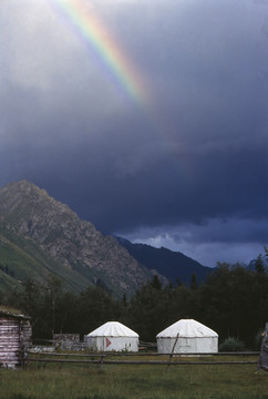 彩虹蒙古包 天山风光