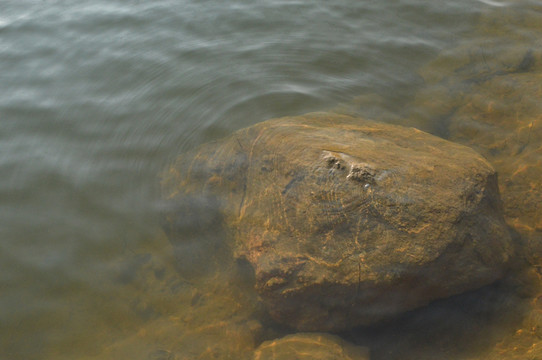 水与石头