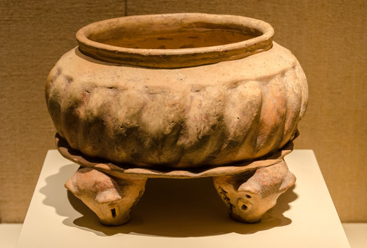 玛雅貘形足陶罐 玛雅陶器