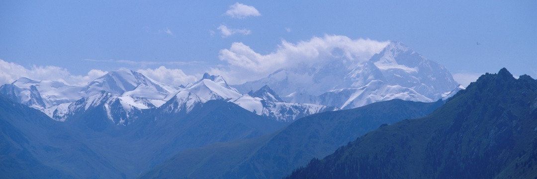 天山风云腾涌