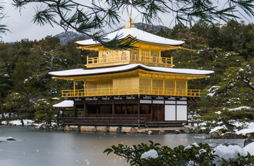 日本鹿苑寺冬景