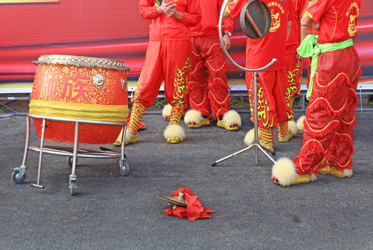 舞狮人和花鼓