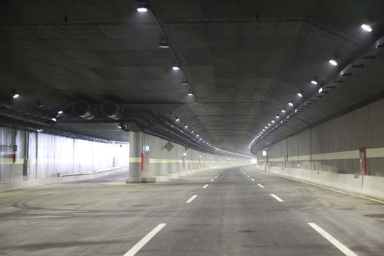 京广快速路中原路隧道入口