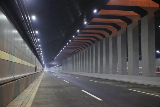 京广快速路长江路隧道镂空段