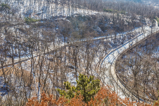 冬天的盘山公路