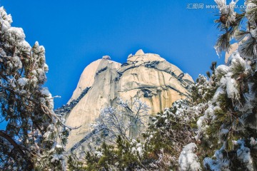 天柱册雪景